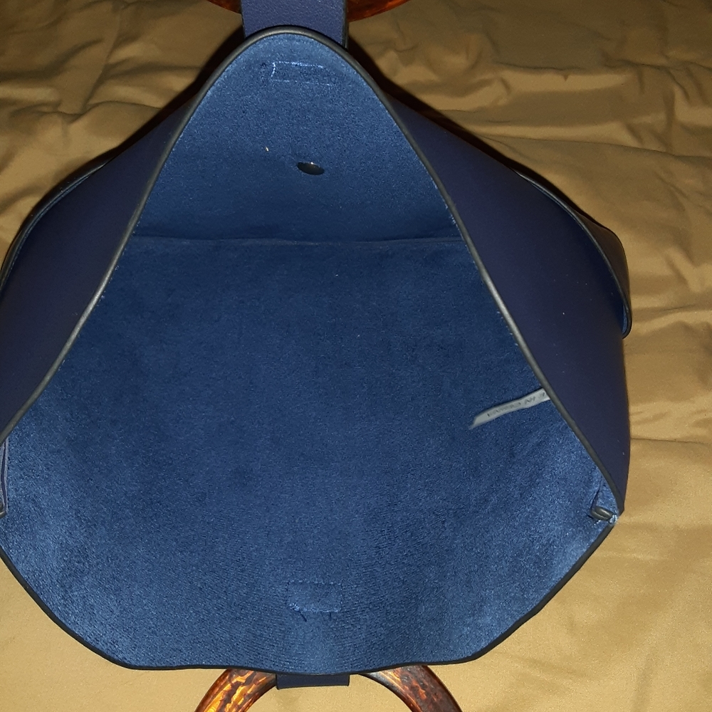 Handbag - Picture 2 of 3